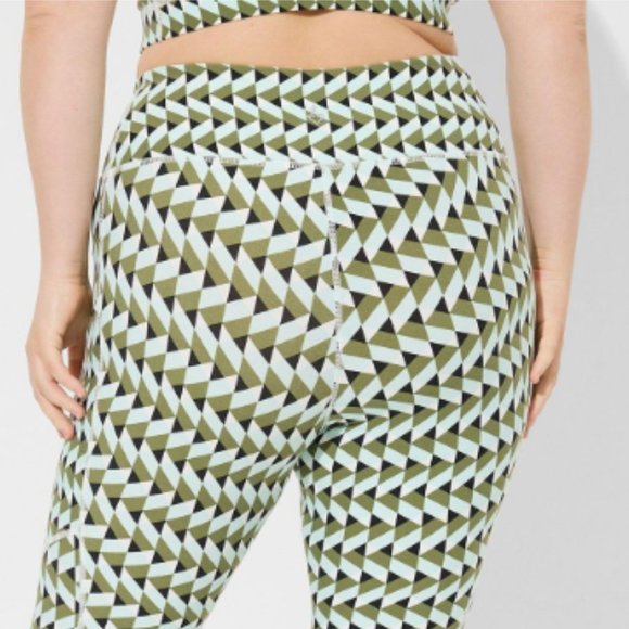 TORRID -ACTIVE CORE LEGGING WITH SIDE POCKET - Olivine Anya Geo - SZ 0/M - Picture 4 of 8